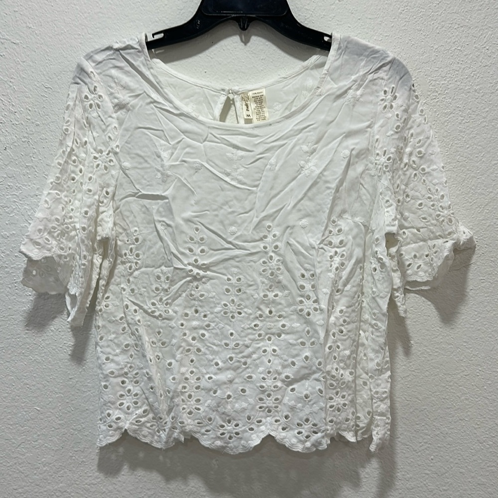 ⭐️ 3/$12 white embroidered crop blouse